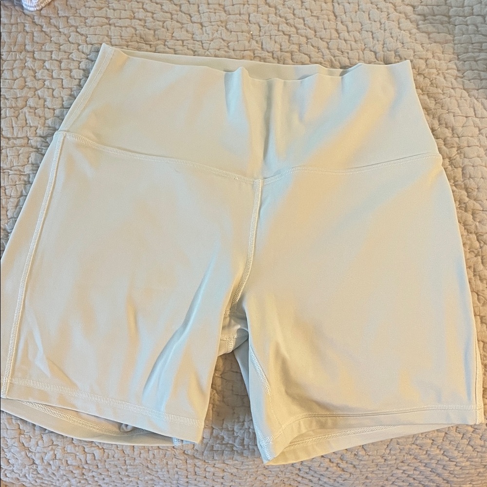 LULULEMON Women's Cream Bike Shorts